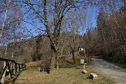 09 Sulla stradetta cementata per la Forca d'Aviatico